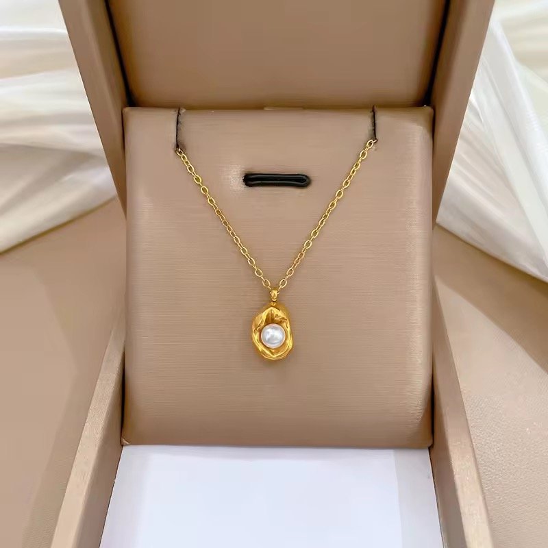 18k Gold Natural Freshwater Irregular Egg-Shaped Pearls Necklace